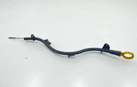 Volkswagen PASSAT B8 Oil level dip stick 04L103634B
