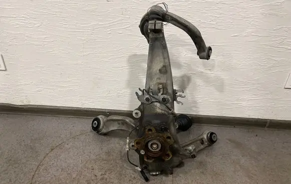BMW 7 G11 G12 Front wheel hub spindle knuckle 6861192 8639522 6861174
