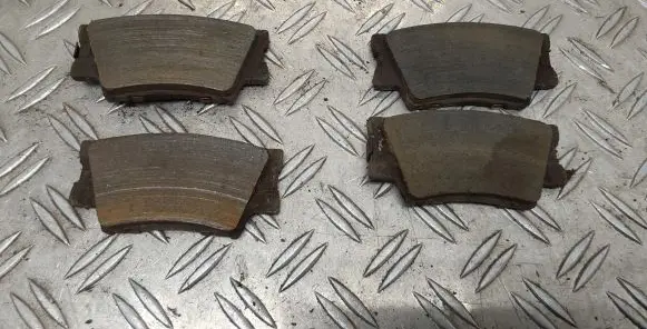 Toyota RAV 4 (XA40) Brake pads (rear) 