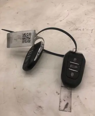 Opel Astra L Ignition key/card 