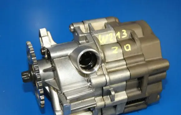 Mercedes-Benz E W213 Oil pump A6541800900
