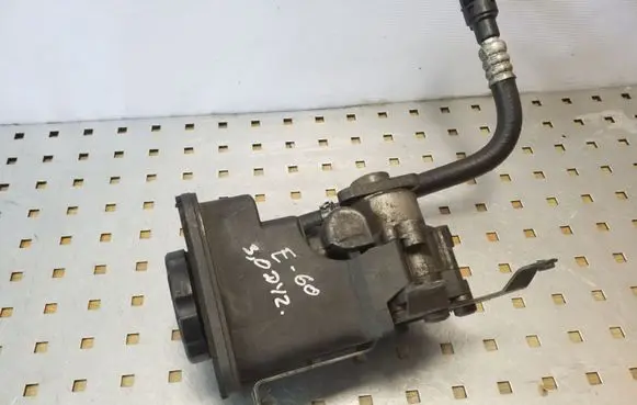 BMW 5 E60 E61 Power steering pump 7693974101 676095601