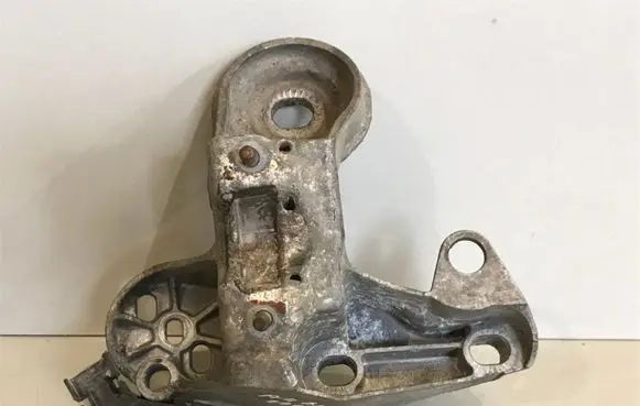 Audi A4 S4 B6 8E 8H Engine mounting bracket 8E0199352F