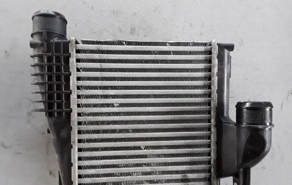 Citroen C4 II Picasso Intercooler radiator 9675627980