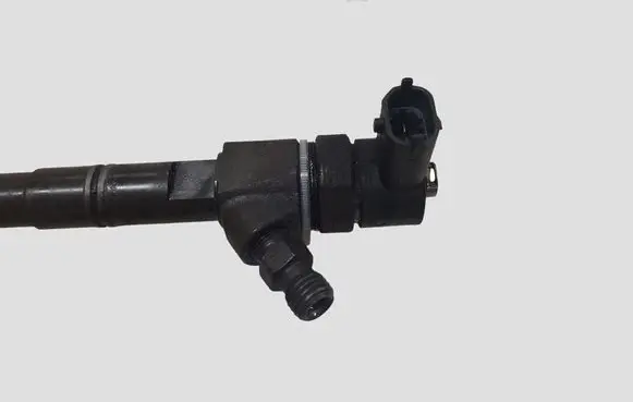 Opel Insignia A Fuel injector 0445110327