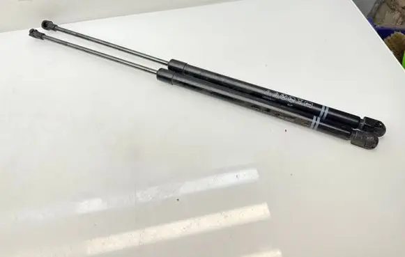 Volkswagen Golf VIII Tailgate/trunk strut/damper 5H6827550K