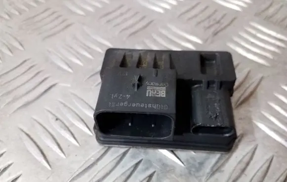 BMW 5 F10 F11 Glow plug pre-heat relay 857008702 0522120103