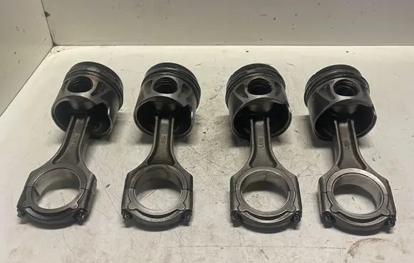 Mercedes-Benz Sprinter W906 Piston with connecting rod 50009231