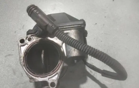 Volkswagen Caddy Throttle valve 03G128063Q