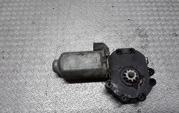 Renault Laguna I Front door window regulator motor 400370A