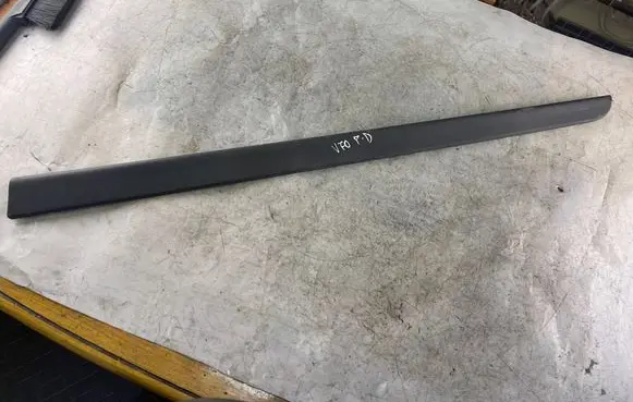 Volvo V70 Front door trim (molding) 9484226