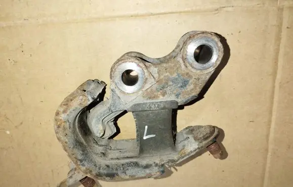 Honda Accord Engine mount bracket