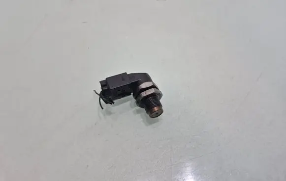 BMW 5 E60 E61 Fuel pressure sensor 0281002497