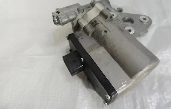 Ford Kuga III Oil pump LX687P086AB