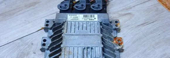 Renault Megane II Engine control unit/module 8200565863 8200592611