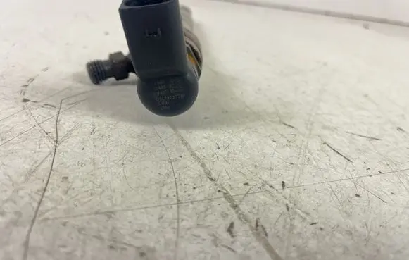 Volkswagen Caddy Fuel injector 03L130277B