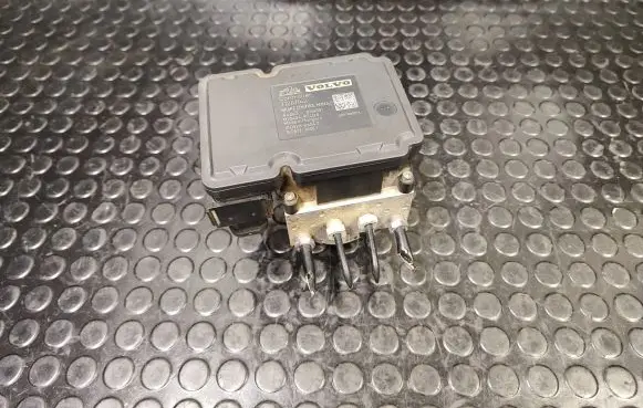 Volvo V70 ABS Pump 31261142