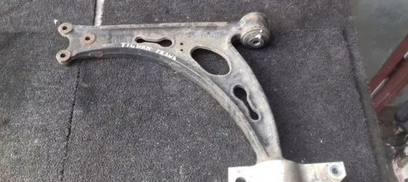 Volkswagen Tiguan Front lower control arm/wishbone 1K0407153G
