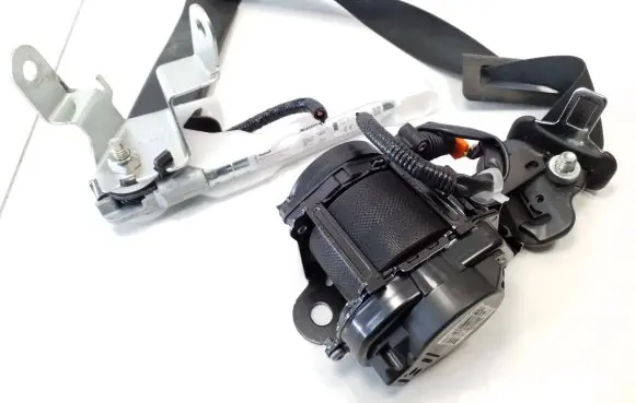 Nissan Leaf II (ZE1) Front seatbelt 638265201D 6442228