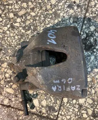 Opel Zafira B Front brake caliper