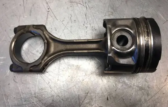 Toyota Avensis T250 Piston with connecting rod 13201-26010 13101-0R010