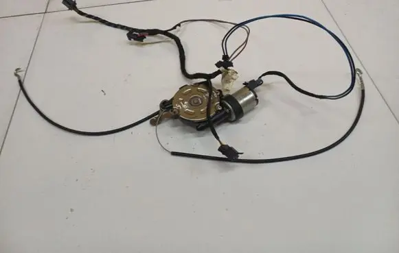 Toyota Avensis T250 Seat adjustment motor 5034301A