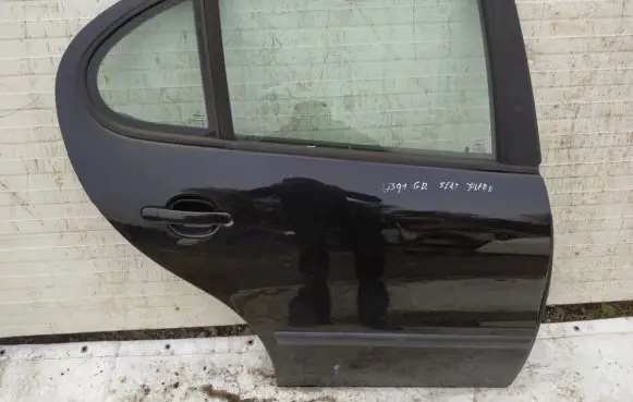 Seat Toledo II (1M) Rear door juodos