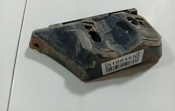 Front bumper mounting bracket