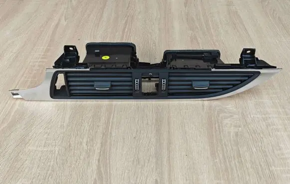Audi A6 S6 C7 4G Dash center air vent grill 4G1820951