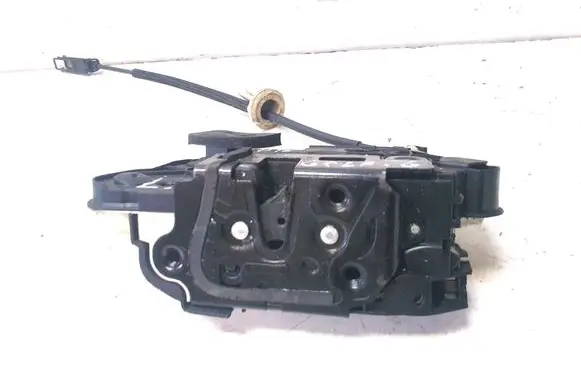 Volkswagen Golf VI Front door lock 5K1837015B