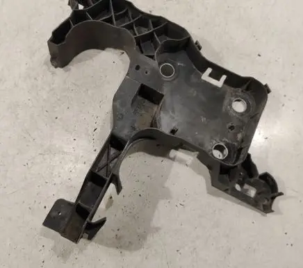 Renault Scenic II - Grand scenic II Front bumper mounting bracket 8200137496
