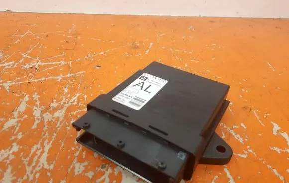 Opel Vectra C Fan control module 13111456
