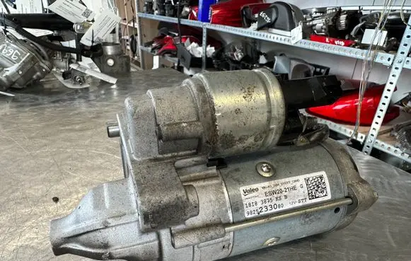 Peugeot 3008 II Starter motor 9825233080