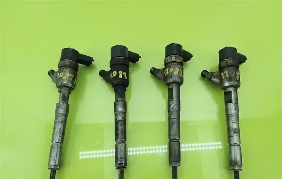 Opel Astra H Fuel injectors set 0445110083
