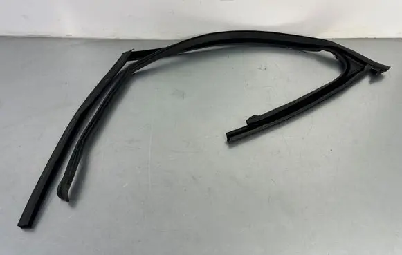 Volkswagen Touareg III Rubber seal front coupe door window 760837439