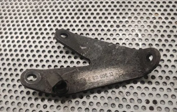 Mercedes-Benz Vito Viano W638 Engine mounting bracket A6110961245