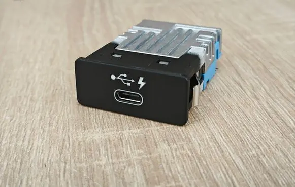 BMW 4 G22 G23 G24 G26 USB socket connector 8711939