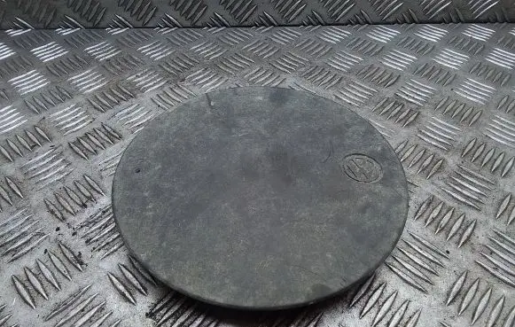 Volkswagen Transporter - Caravelle T4 Original wheel cap 701601149