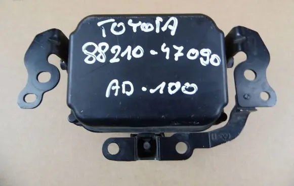 Toyota RAV 4 (XA40) Distronic sensor radar 8821047090
