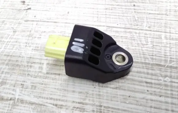 Lexus CT 200H Airbag deployment crash/impact sensor 8983121010