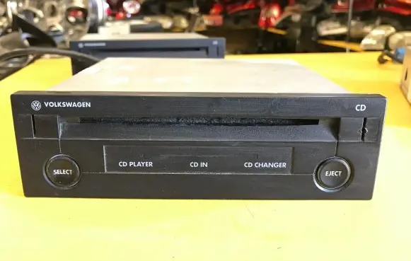 Volkswagen PASSAT B5.5 CD/DVD changer 
