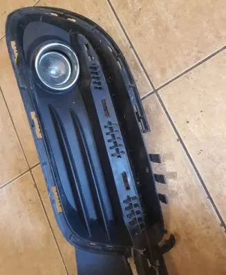 Chrysler Grand Voyager II Front bumper lower grill 68127610AA 68100694AA