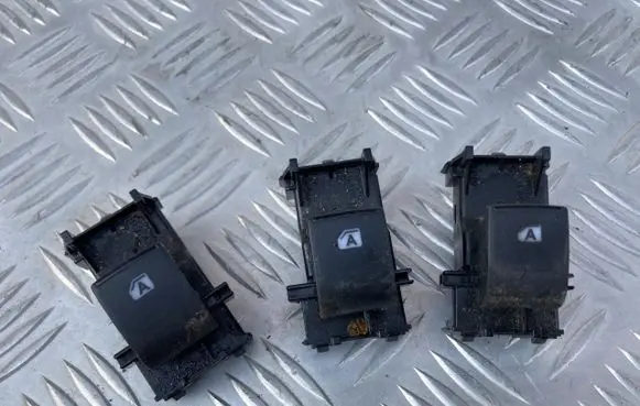 Toyota Prius (XW50) Quarter vent window switch PK12843