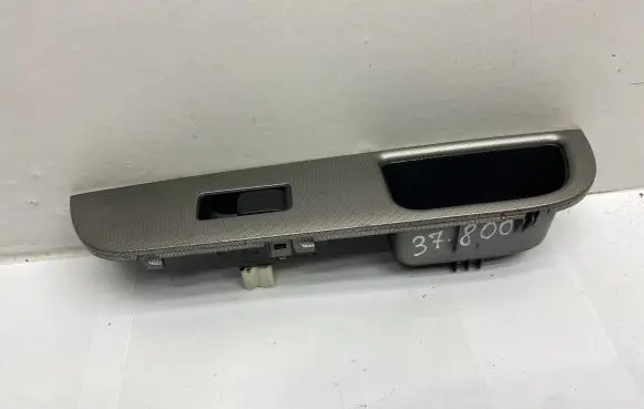 Nissan Tiida C11 Electric window control switch 82960