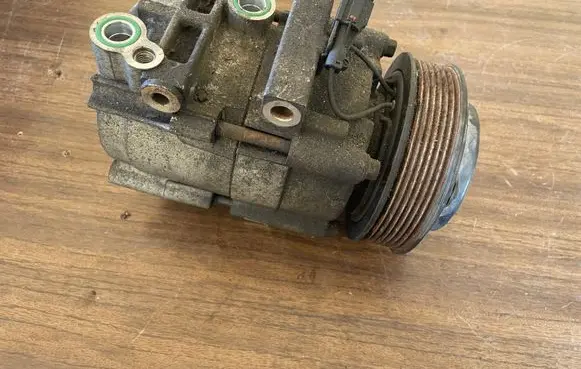 KIA Sorento Air conditioning (A/C) compressor (pump) 977013E300