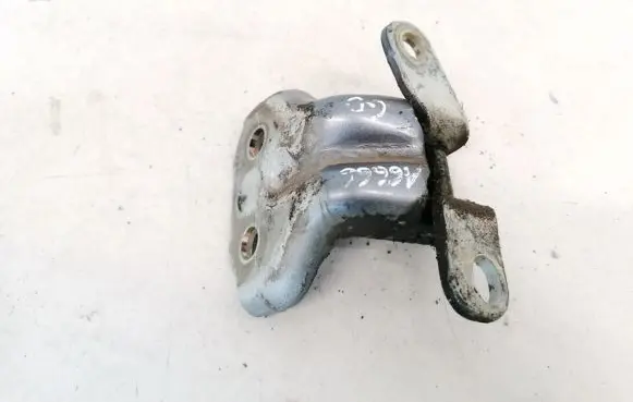 KIA Sorento Rear door lower hinge