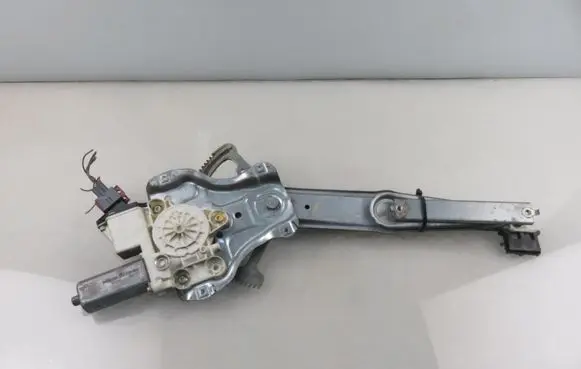 Toyota Corolla E120 E130 Front door window regulator with motor 6982002130