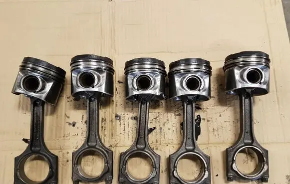 Volvo V40 Piston with connecting rod 