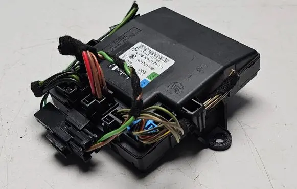 Mercedes-Benz A W169 Door control unit/module A1699000300 1001703700 37084507120305