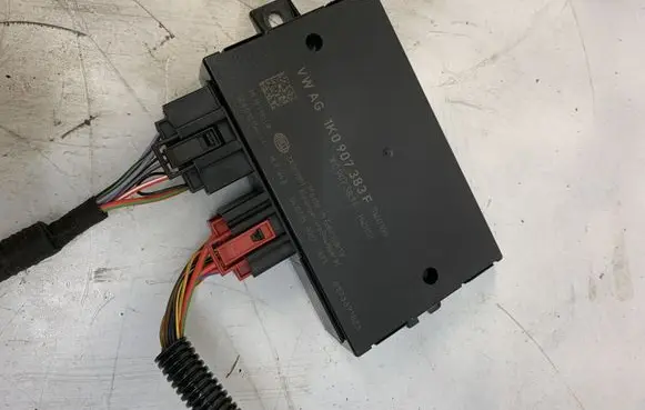 Volkswagen Touran I Tow bar trailer control unit/module 